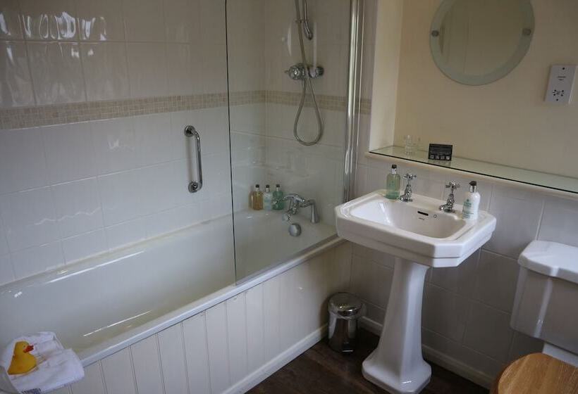 标准单人间, The Manor House