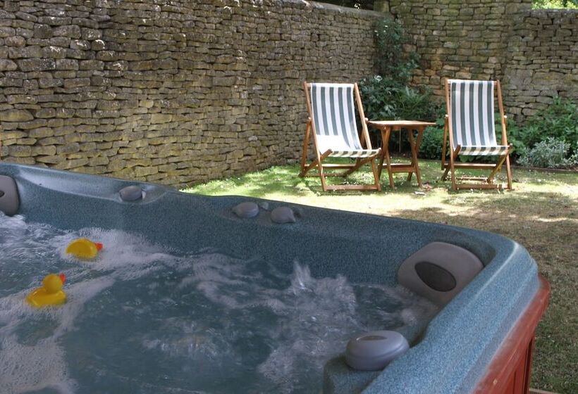 1间卧室的房子, The Manor House