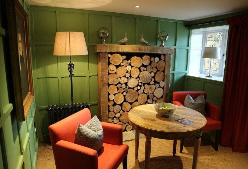 1间卧室的房子, The Manor House