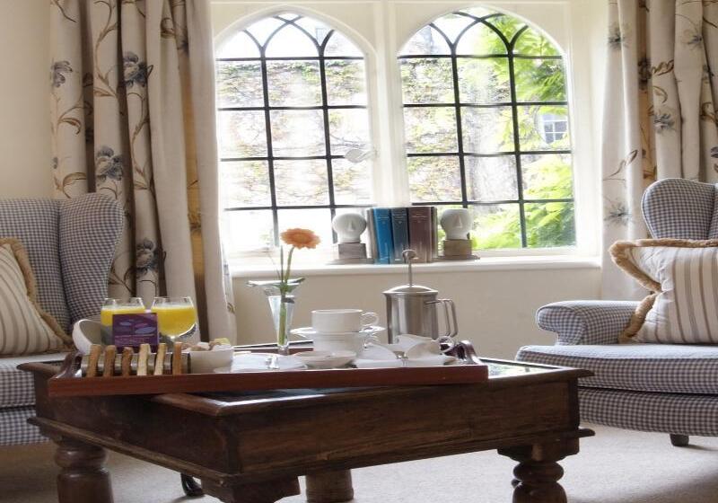 高级大房间, The Manor House