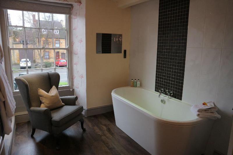 高级大房间, The Manor House