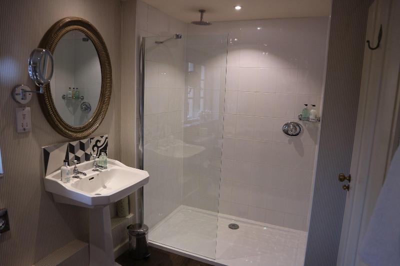 小型套房, The Manor House