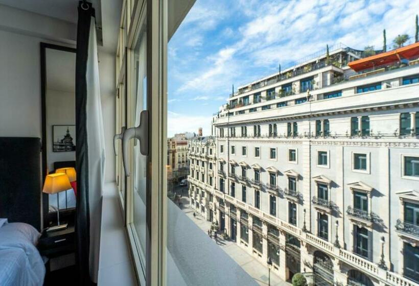 اتاق استاندارد چهار تخته, Quatro Puerta Del Sol