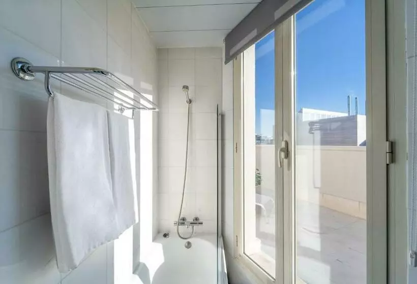 اتاق سوپریور, Quatro Puerta Del Sol