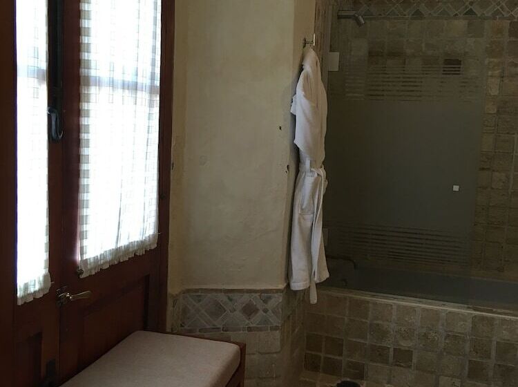 جناح جونيور, Quinta Luna