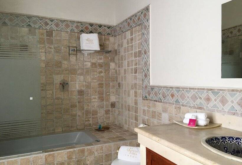 جناح جونيور, Quinta Luna