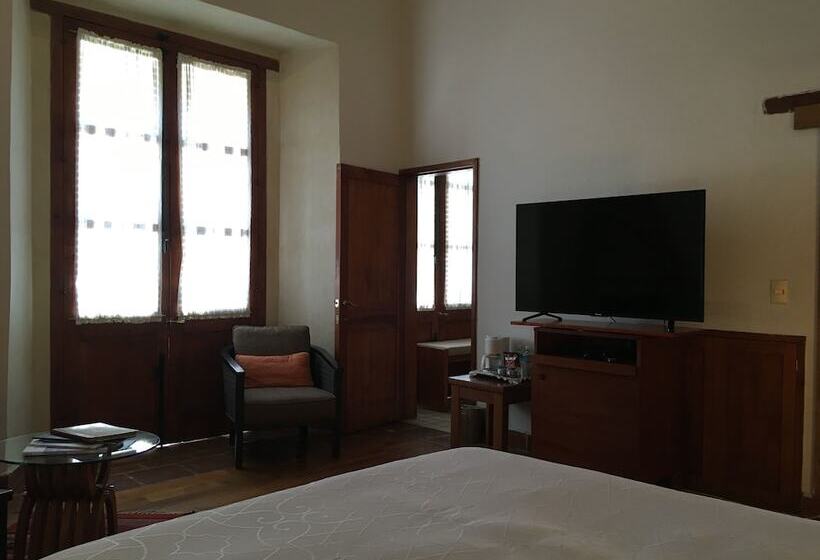 جناح جونيور, Quinta Luna