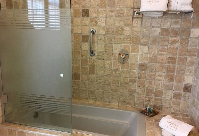 جناح جونيور, Quinta Luna