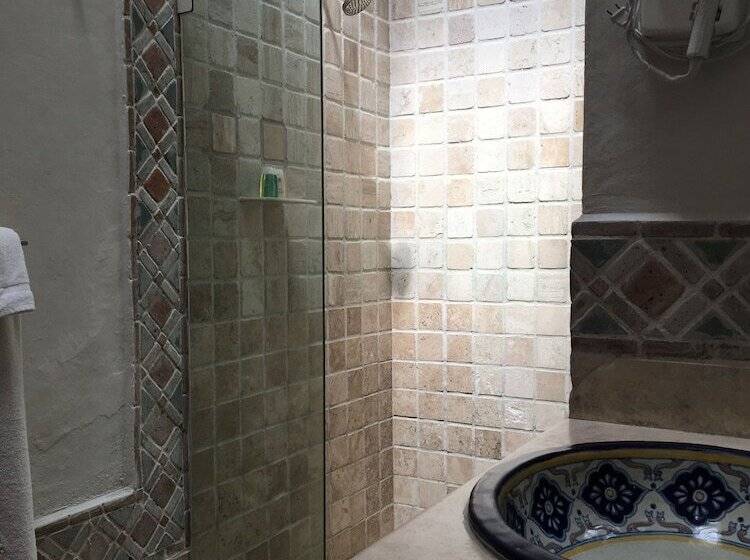 جناح جونيور, Quinta Luna