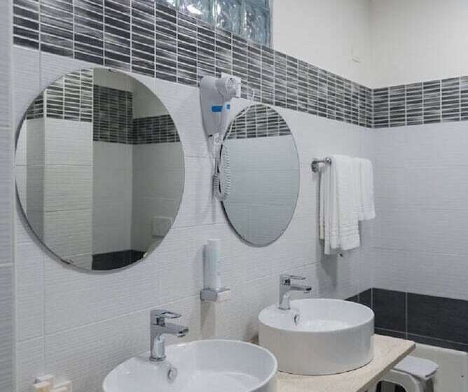 スタンダードトリプルルーム, Royal