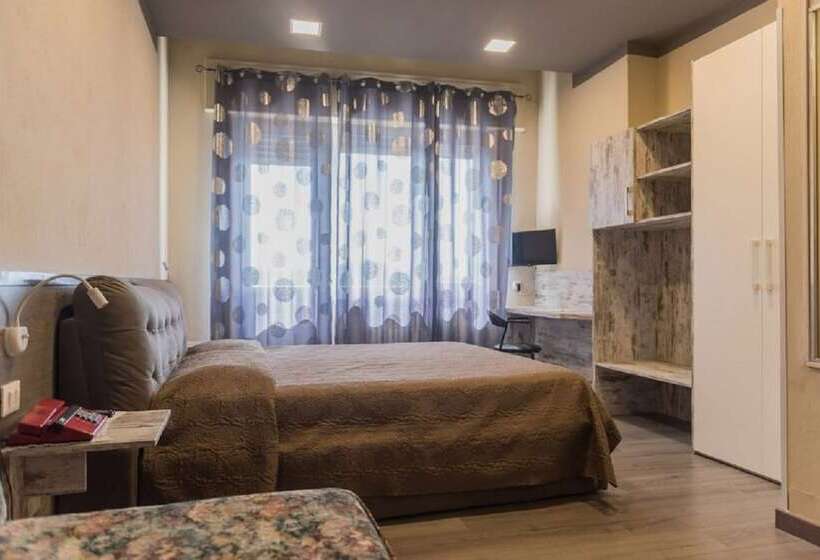 スタンダードトリプルルーム, Royal