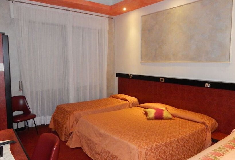 スタンダードトリプルルーム, Royal