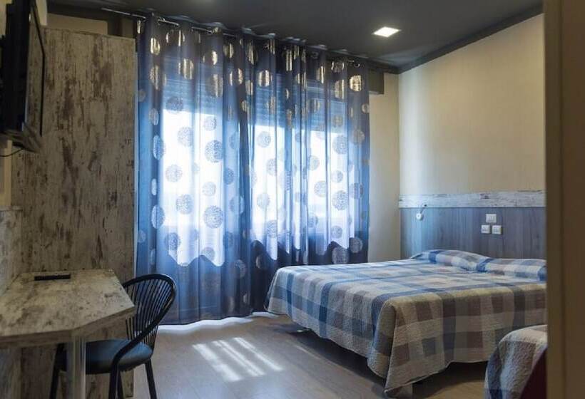 スタンダード4人部屋, Royal