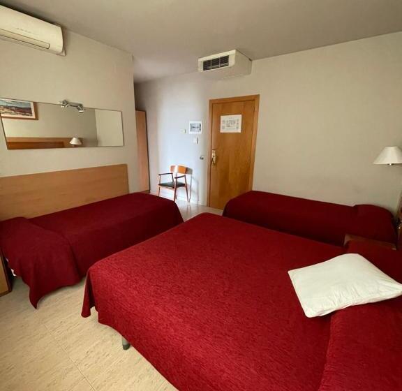 Номер Стандарт Трехместный, Sant Celoni