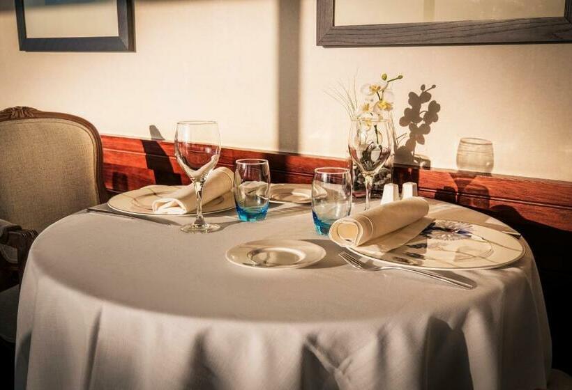 标准间, Sevilla Center