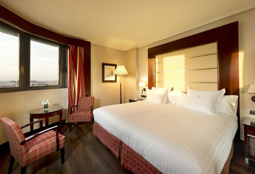 标准间, Sevilla Center