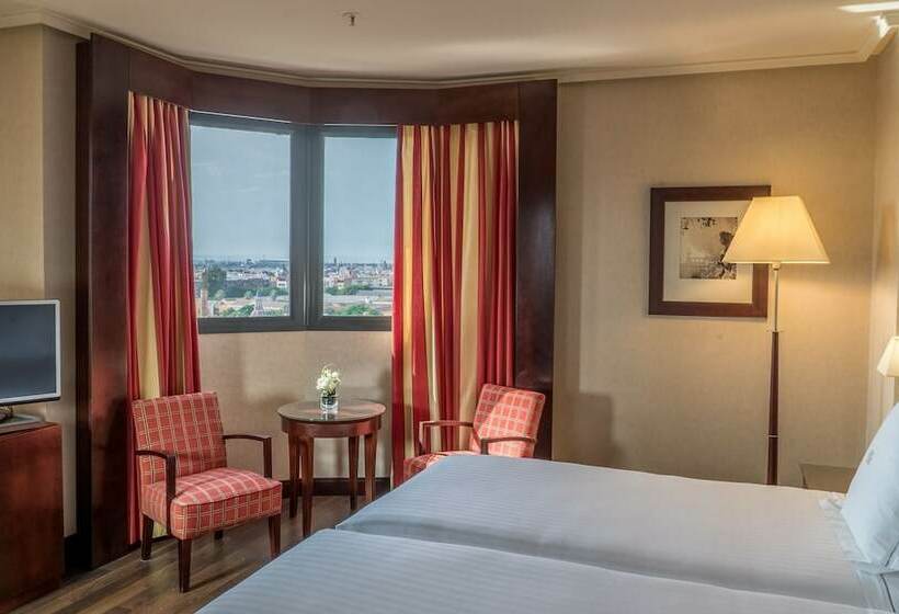 标准间, Sevilla Center