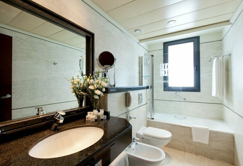 标准间, Sevilla Center