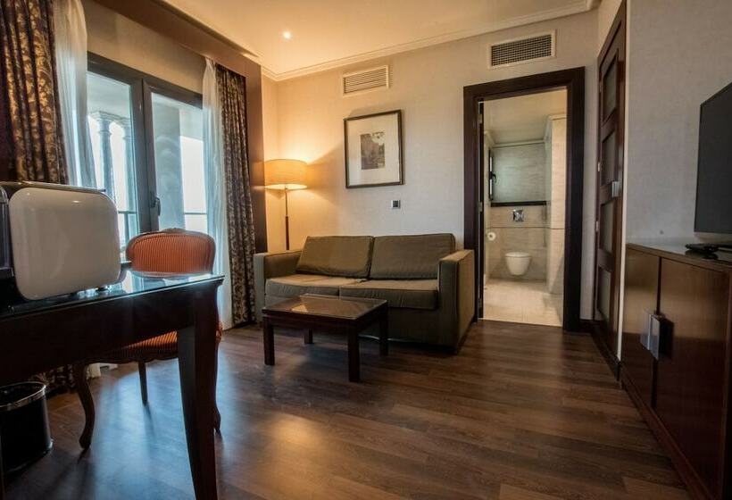 小型豪华套房, Sevilla Center