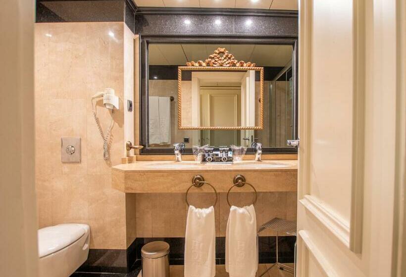 豪华房间, Sevilla Center