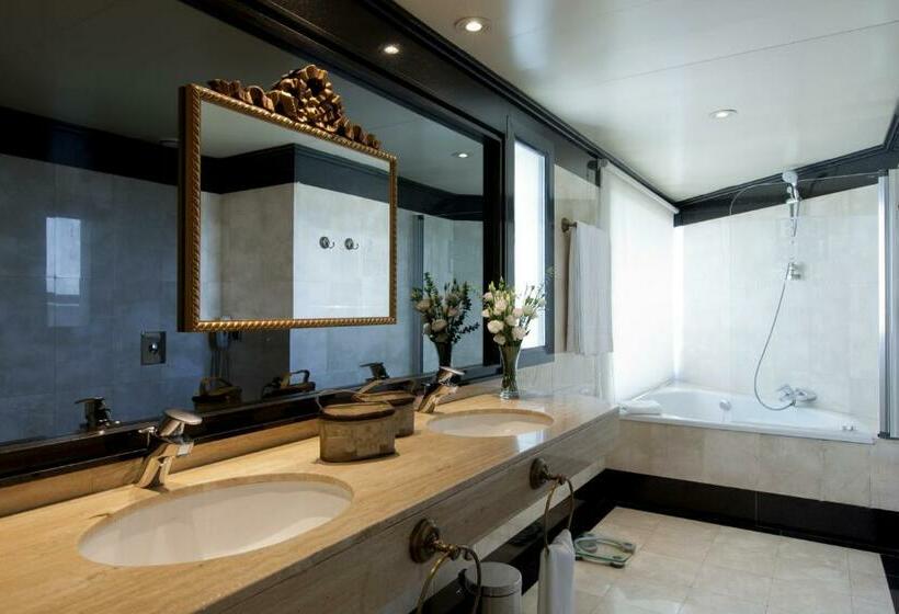 豪华房间, Sevilla Center