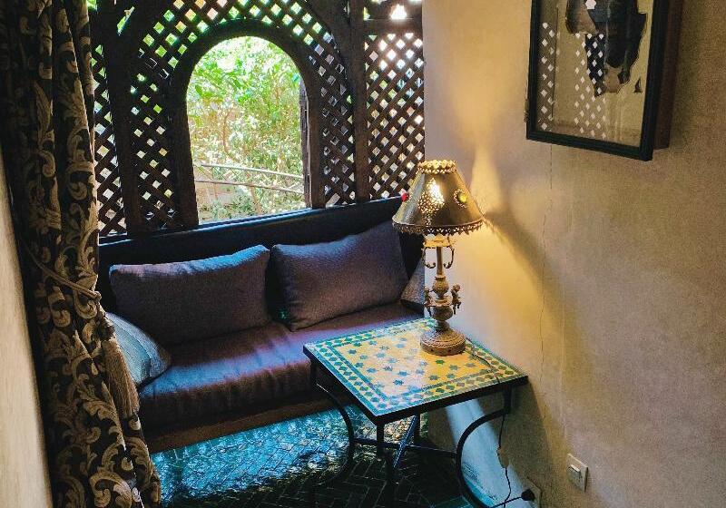 小型豪华套房, Sevilla Center