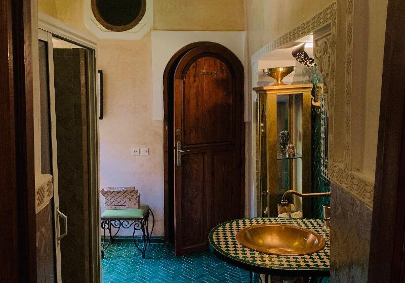 小型豪华套房, Sevilla Center