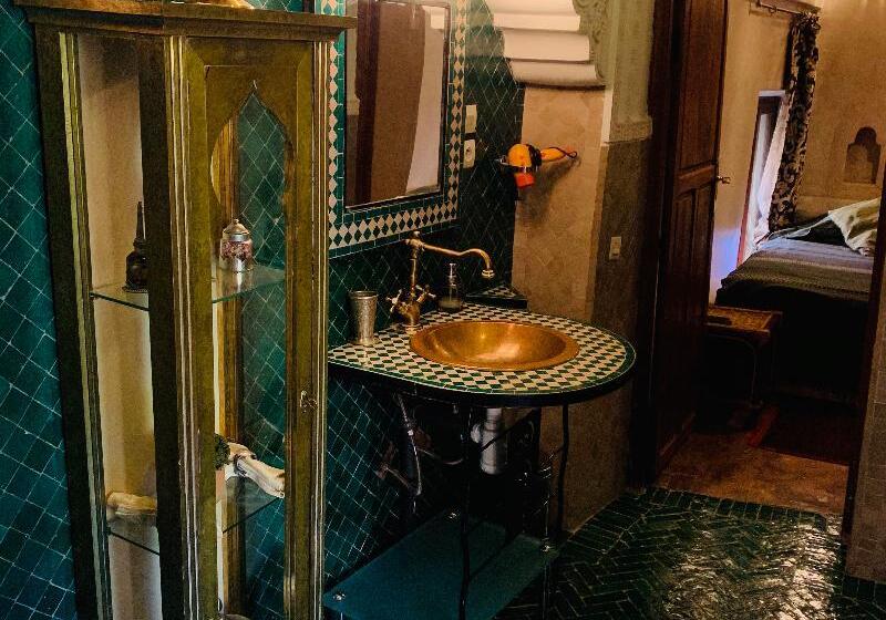 小型豪华套房, Sevilla Center