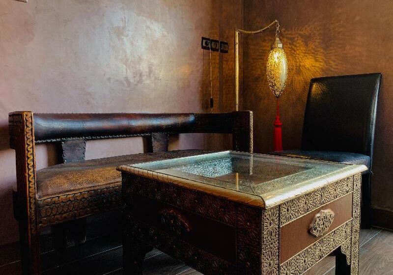 小型豪华套房, Sevilla Center