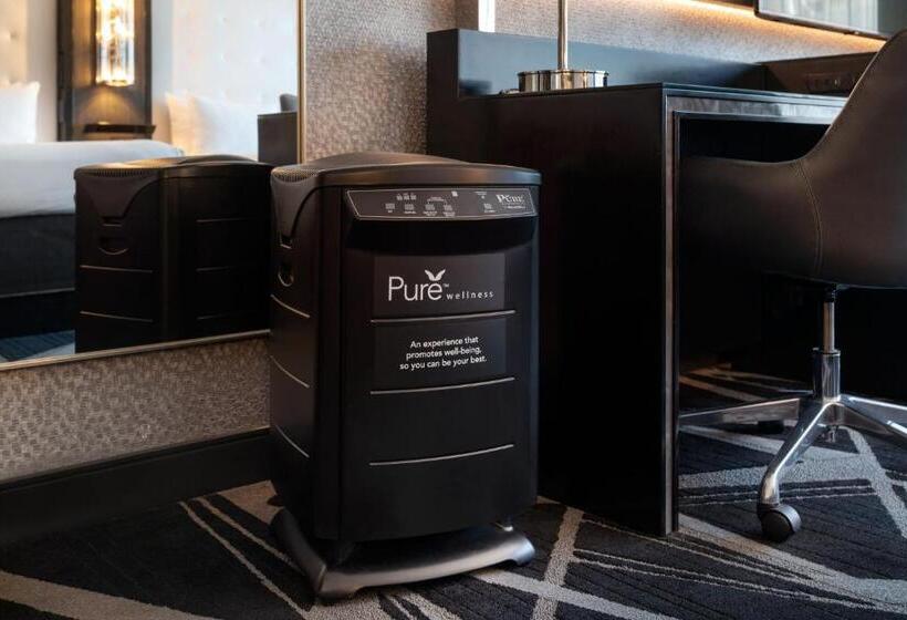 스탠다드 룸, The Clancy Autograph Collection