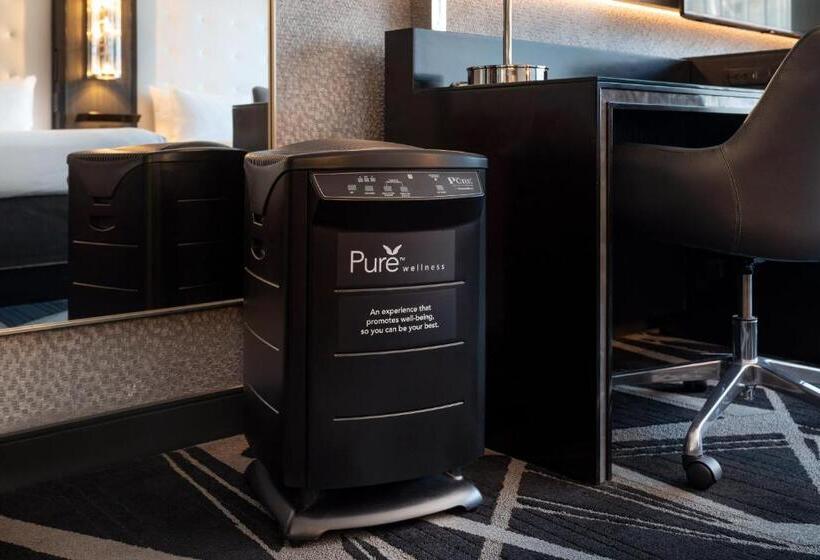 스탠다드 룸, The Clancy Autograph Collection