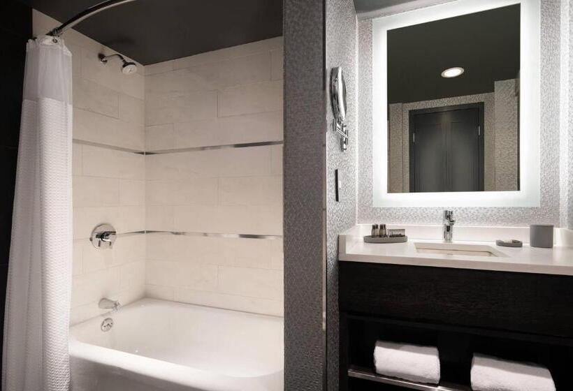 장애인을 위한 스탠다드 룸, The Clancy Autograph Collection