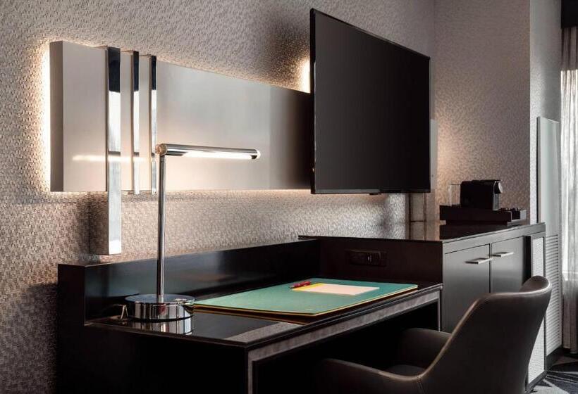 장애인을 위한 스탠다드 룸, The Clancy Autograph Collection