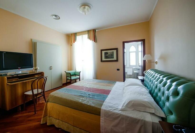 اتاق کلاسیک, Villa Traiano