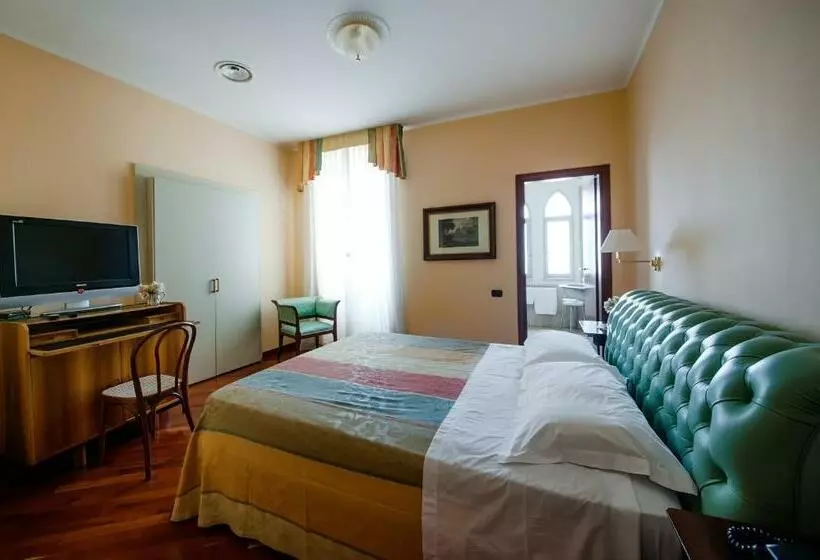 اتاق کلاسیک, Villa Traiano