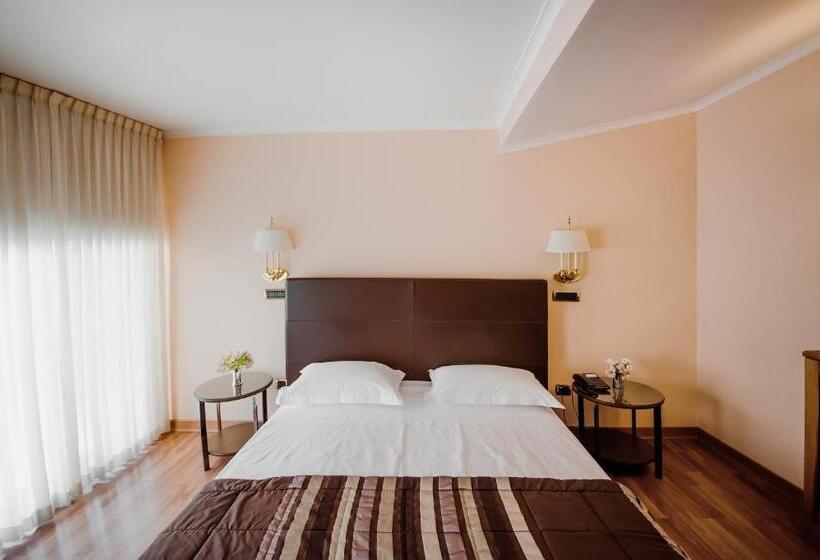 سوییت جونیور, Villa Traiano