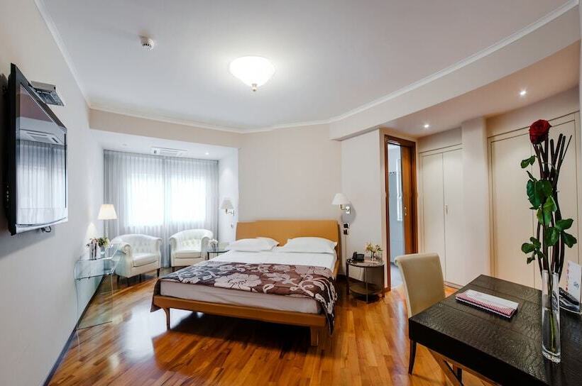 اتاق لوکس, Villa Traiano