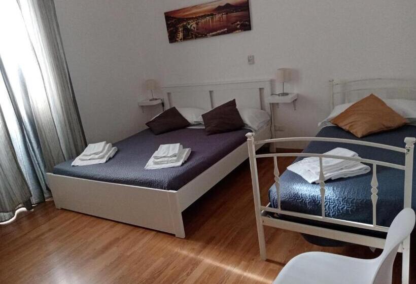 اتاق استاندارد سه نفره, I Love Naples B&b