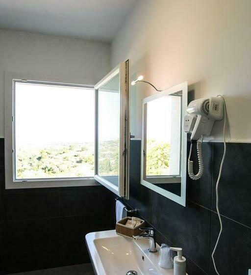 اتاق لوکس سه تخته, Il Maestrale B&b