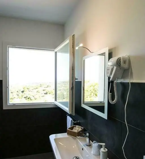 اتاق لوکس سه تخته, Il Maestrale B&b