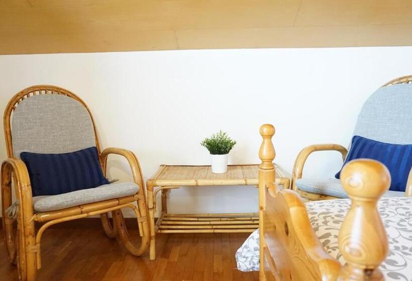 اتاق سهنفرۀ استاندارد با سرویس بهداشتی بیرون از اتاق, La Pecora Nera Bed & Breakfast Belluno