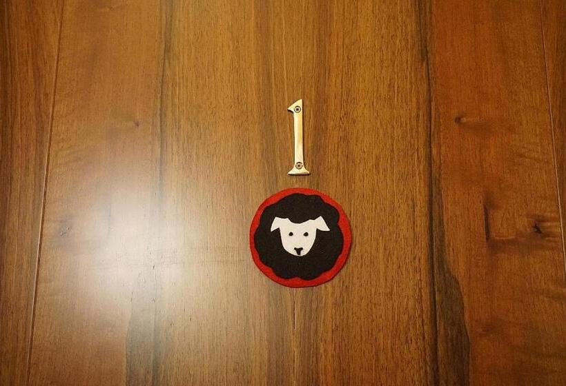 اتاق سهنفرۀ استاندارد با سرویس بهداشتی بیرون از اتاق, La Pecora Nera Bed & Breakfast Belluno