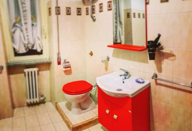 غرفة قياسية رباعية, Central Isernia