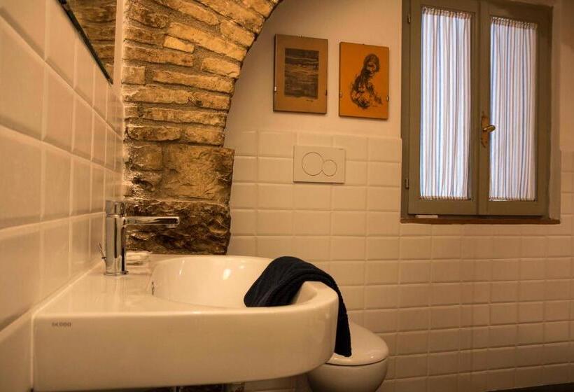 اتاق لوکس با تخت بزرگ, Residenza La Corte Assisi