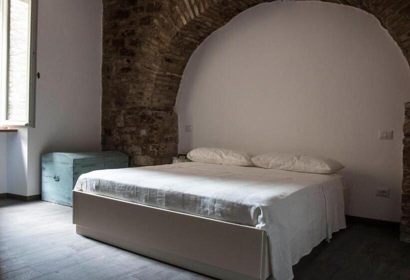 اتاق لوکس با تخت بزرگ, Residenza La Corte Assisi