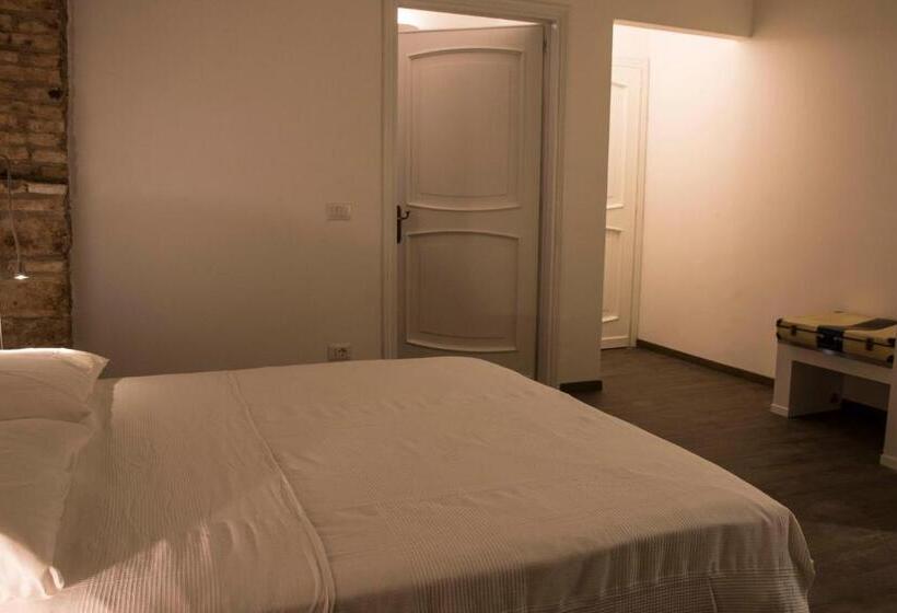 اتاق لوکس با تخت بزرگ, Residenza La Corte Assisi