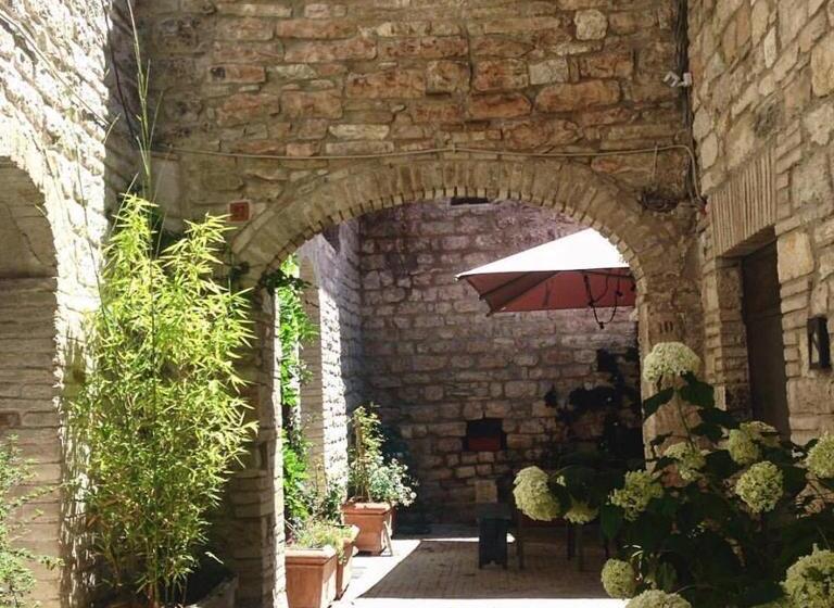 اتاق لوکس با تخت بزرگ, Residenza La Corte Assisi