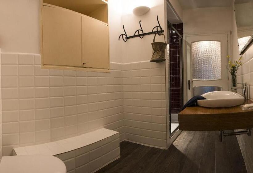 اتاق لوکس با تخت بزرگ, Residenza La Corte Assisi