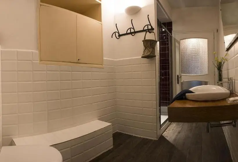 اتاق لوکس با تخت بزرگ, Residenza La Corte Assisi