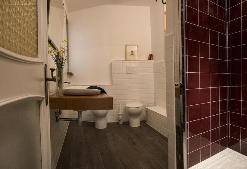 اتاق لوکس با تخت بزرگ, Residenza La Corte Assisi